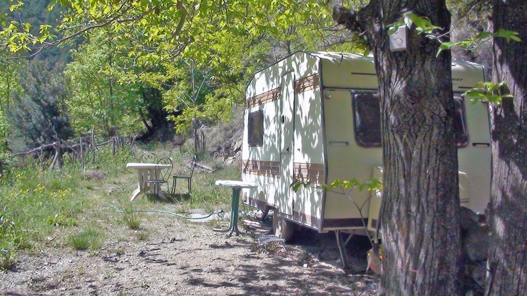 Camping Le P'Tit Bonheur Escaro ภายนอก รูปภาพ